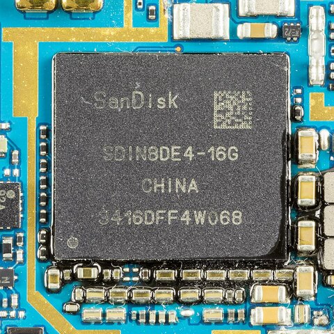 A SanDisk flash-storage chip on a Nexus 5 motherboard